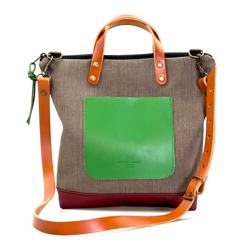 Bandolera cuadrada impermeable Daniel Chong - Gris con bolsillo verde