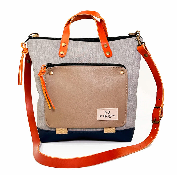 Bandolera Book Holder Cuadrada Impermeable con bolsillo extra Daniel Chong - Gris con bolsillo beige