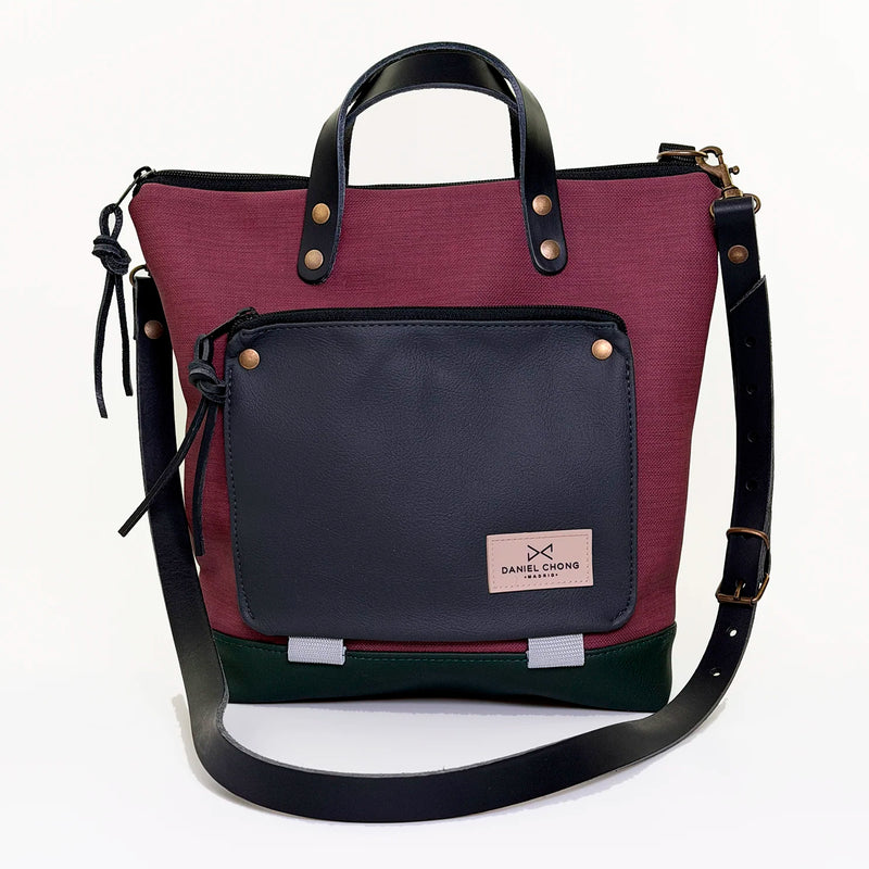 Bandolera Book Holder Cuadrada Impermeable con bolsillo extra Daniel Chong - Color vino con bolsillo antracita