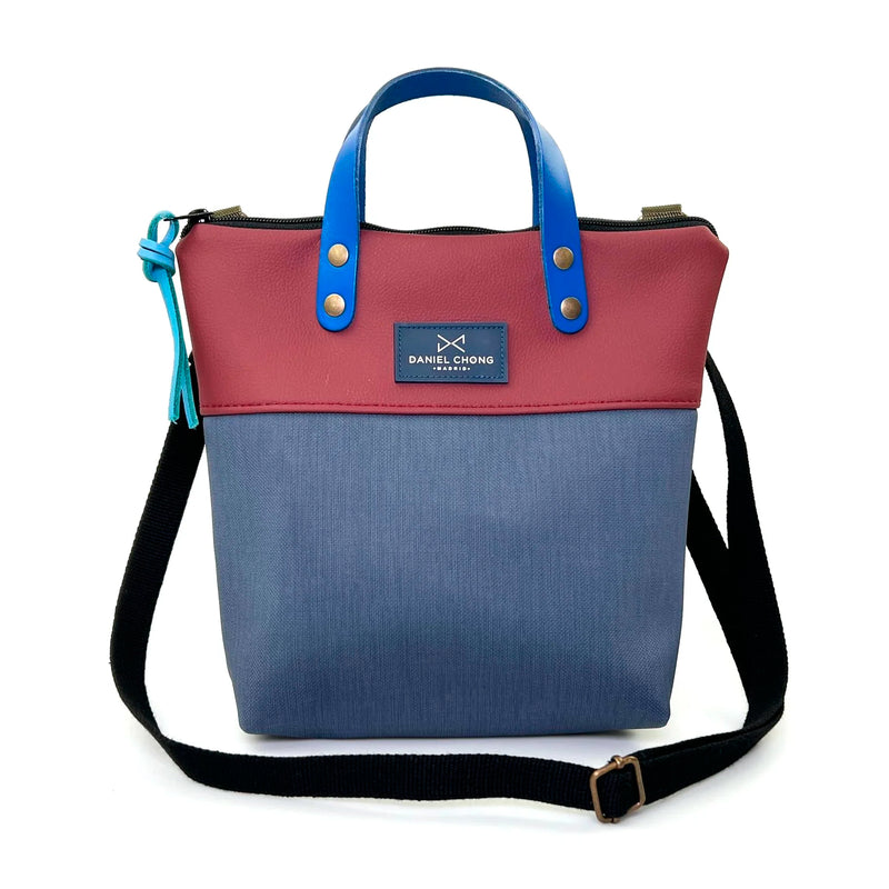 Bandolera mini impermeable con asas Daniel Chong - Asas azul cuerpo rojo y azul