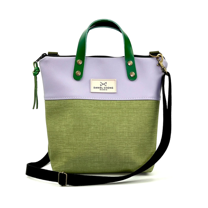 Bandolera mini impermeable con asas Daniel Chong - Asas verde cuerpo lila y verde