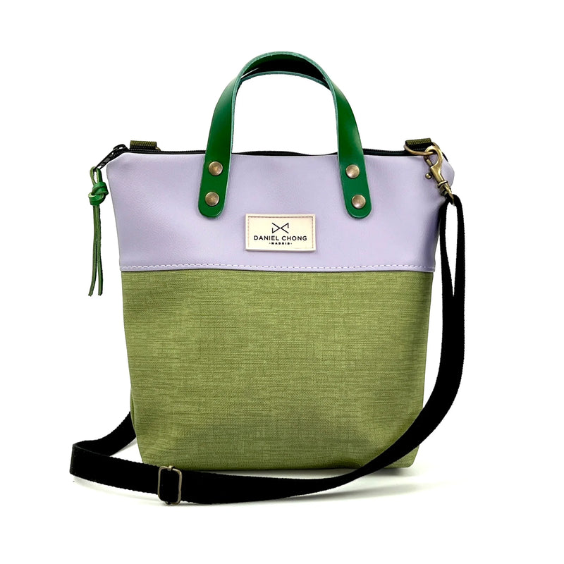 Bandolera mini impermeable con asas Daniel Chong - Asas verde cuerpo lila y verde