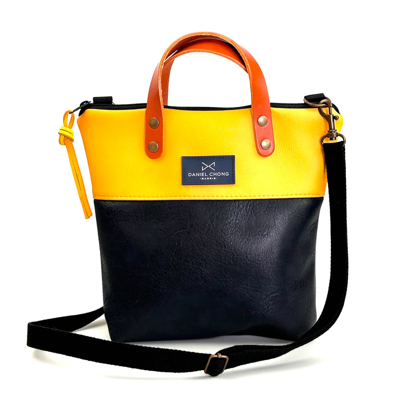 Bandolera mini Brunello impermeable con asas Daniel Chong - Asas marrón cuerpo amarillo y azul