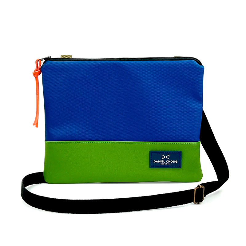 Bandolera mini cuadrada impermeable Daniel Chong - Azul con base verde