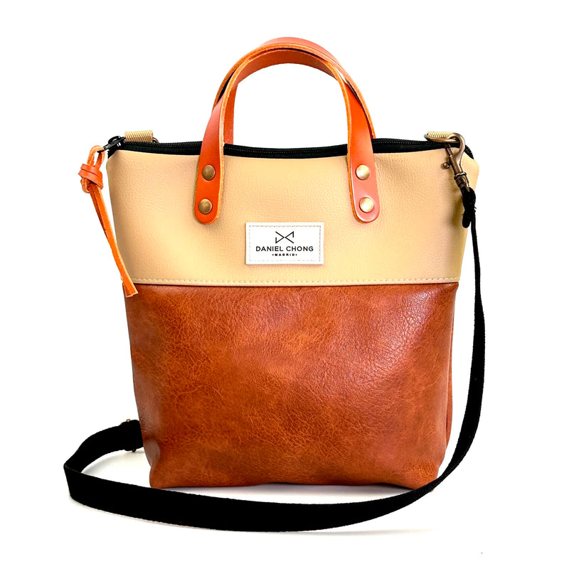 Bandolera mini Brunello impermeable con asas Daniel Chong - Asas marrón cuerpo beige y marrón