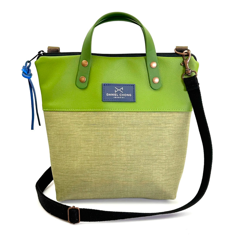 Bandolera mini impermeable con asas vegano Daniel Chong - Asas verde cuerpo verde