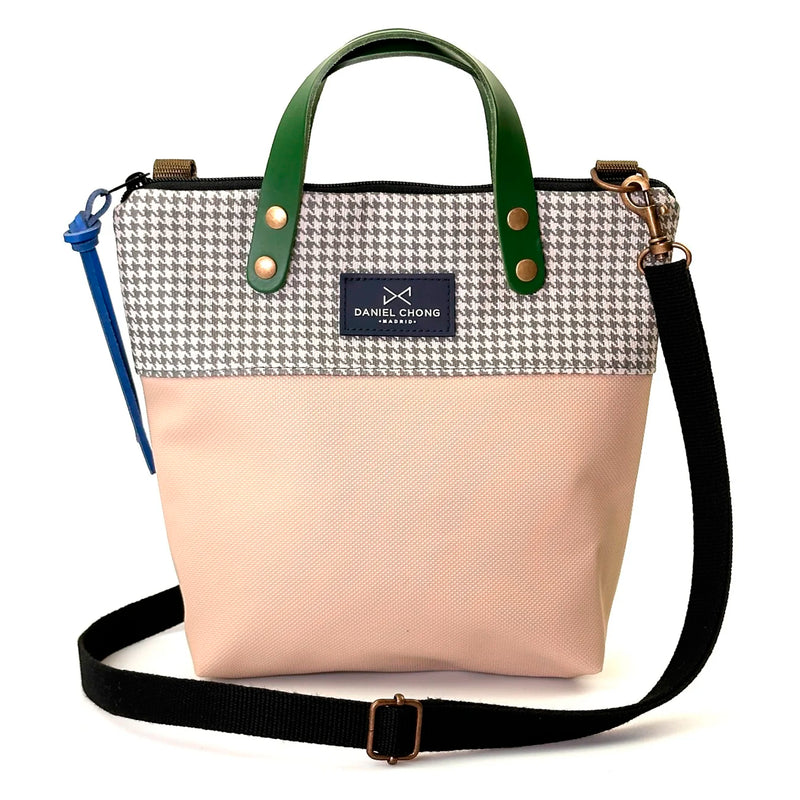 Bandolera mini impermeable con asas Daniel Chong - Asas verde cuerpo pata de gallo y beige