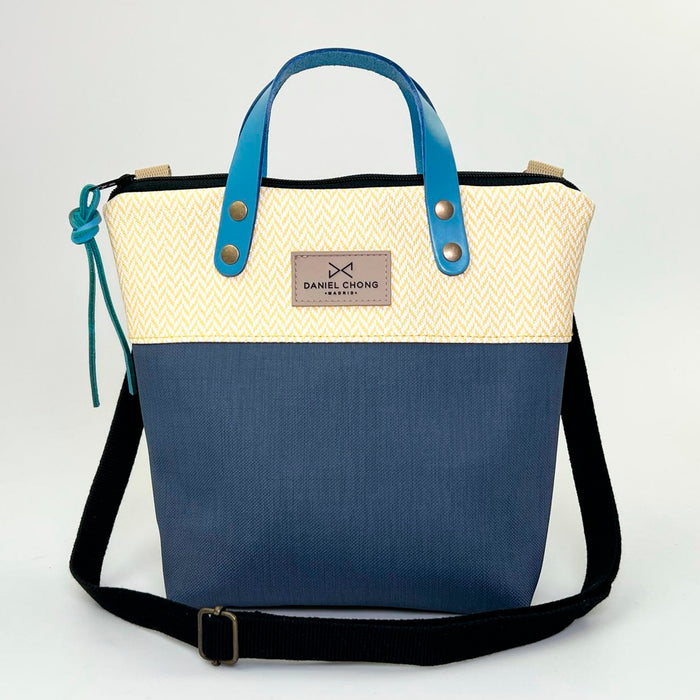 Bandolera mini impermeable con asas Daniel Chong - Asas azul cuerpo espiga amarilla y azul