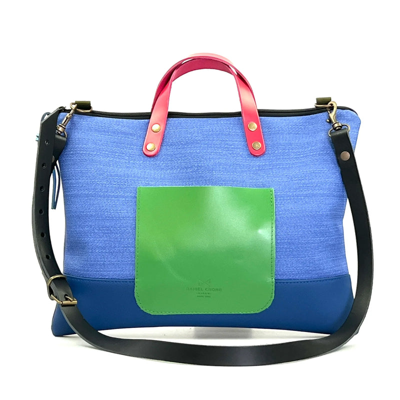 Bandolera Slim Impermeable Daniel Chong - Azul con bolsillo verde y base azul