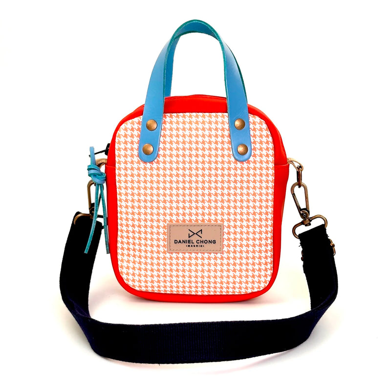 Bandolera Urban Box Mini con asas impermeable Daniel Chong - Pata de gallo y rojo