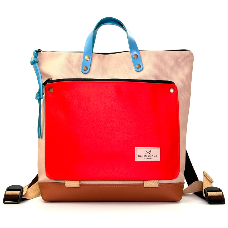 Mochila Book Holder Cuadrada Impermeable con bolsillo extra Daniel Chong - Beige con bolsillo rojo