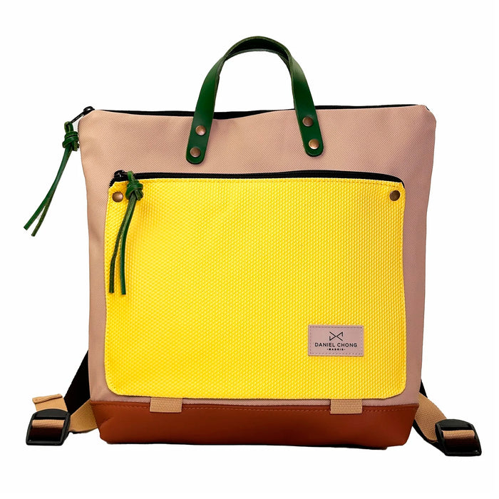 Mochila Book Holder Cuadrada Impermeable con bolsillo extra Daniel Chong - Beige con bolsillo amarillo