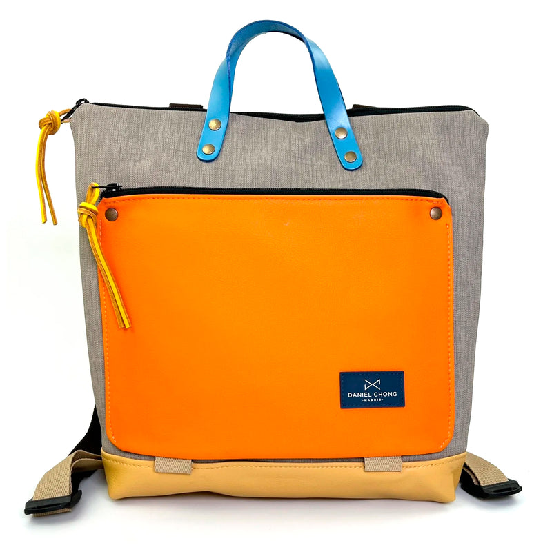 Mochila Book Holder Cuadrada Impermeable con bolsillo extra Daniel Chong - Gris con bolsillo naranja