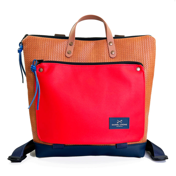 Mochila Book Holder Cuadrada Impermeable con bolsillo extra Daniel Chong - Marrón con bolsillo rojo