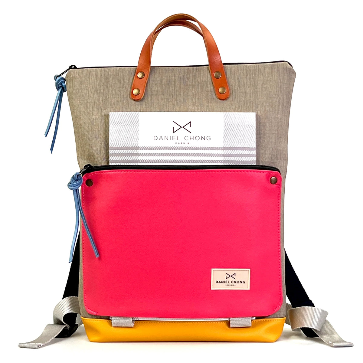 Mochila Book Holder Impermeable con bolsillo extra Daniel Chong - Gris con bolsillo fucsia