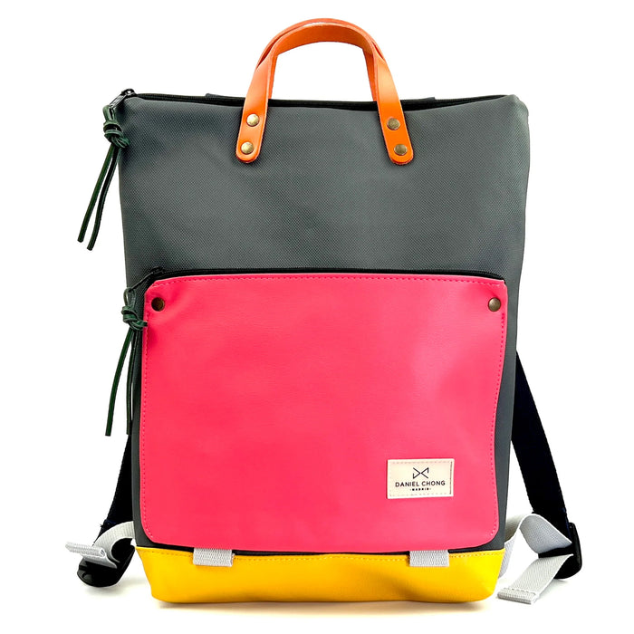 Mochila Book Holder Impermeable con bolsillo extra Daniel Chong - Gris con bolsillo fucsia