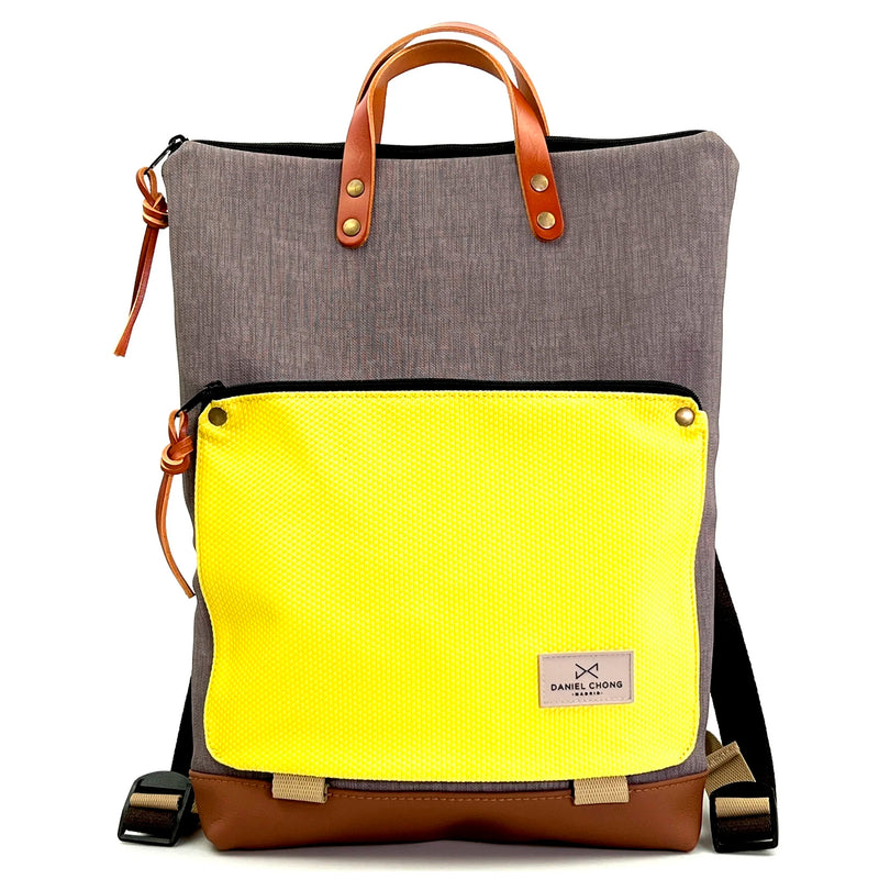 Mochila Book Holder Impermeable con bolsillo extra Daniel Chong - Gris con bolsillo amarillo