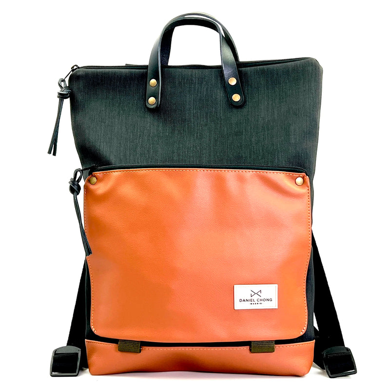 Mochila Book Holder Impermeable con bolsillo extra Daniel Chong - Negra con bolsillo marrón