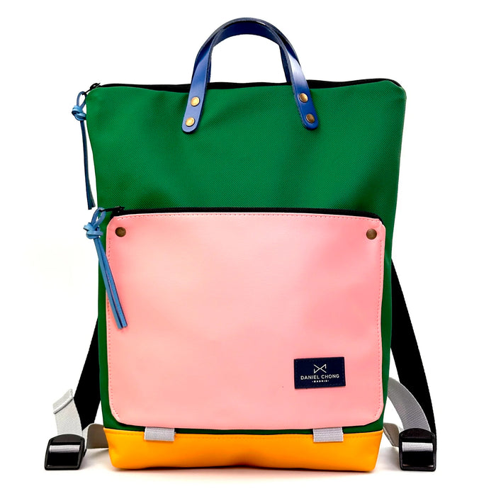 Mochila Book Holder Impermeable con bolsillo extra Daniel Chong - Verde con bolsillo rosa