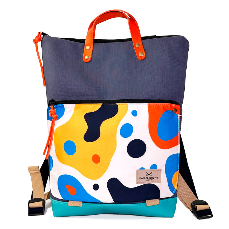Mochila Book Holder Impermeable con bolsillo extra Daniel Chong - Azul con bolsillo abstracto