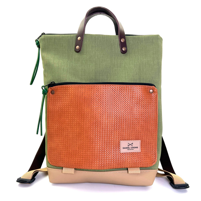 Mochila Book Holder Impermeable con bolsillo extra Daniel Chong - Verde con bolsillo marrón