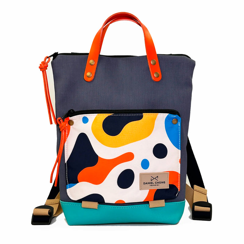 Mochila Mini Book Holder Impermeable con bolsillo extra Daniel Chong - Azul con bolsillo abstracto