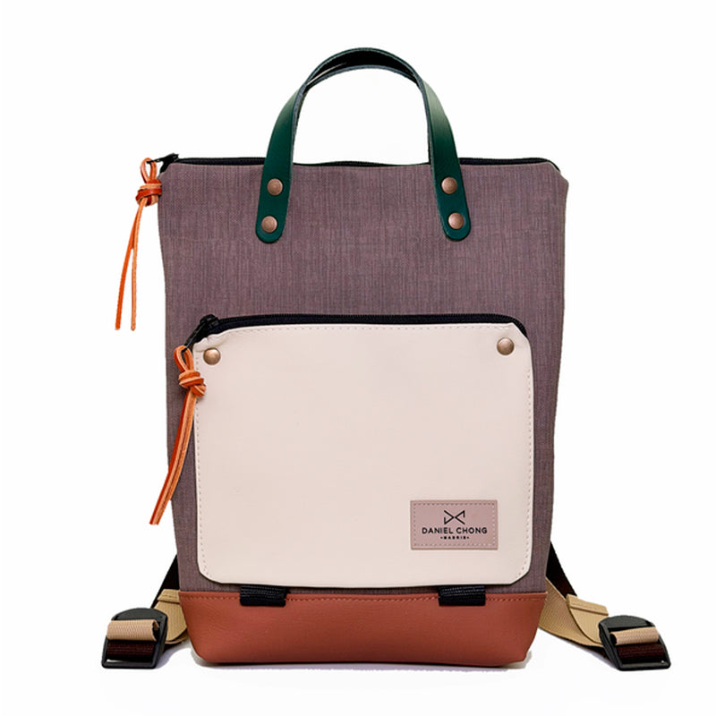 Mochila Mini Book Holder Impermeable con bolsillo extra Daniel Chong - Gris con bolsillo beige