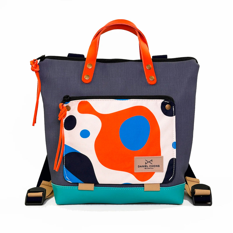 Mochila Mini Book Holder Cuadrada Impermeable con bolsillo extra Daniel Chong - Azul con bolsillo abstracto
