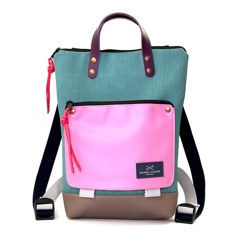 Mochila Mini Book Holder Impermeable con bolsillo extra Daniel Chong - Azul con bolsillo rosa