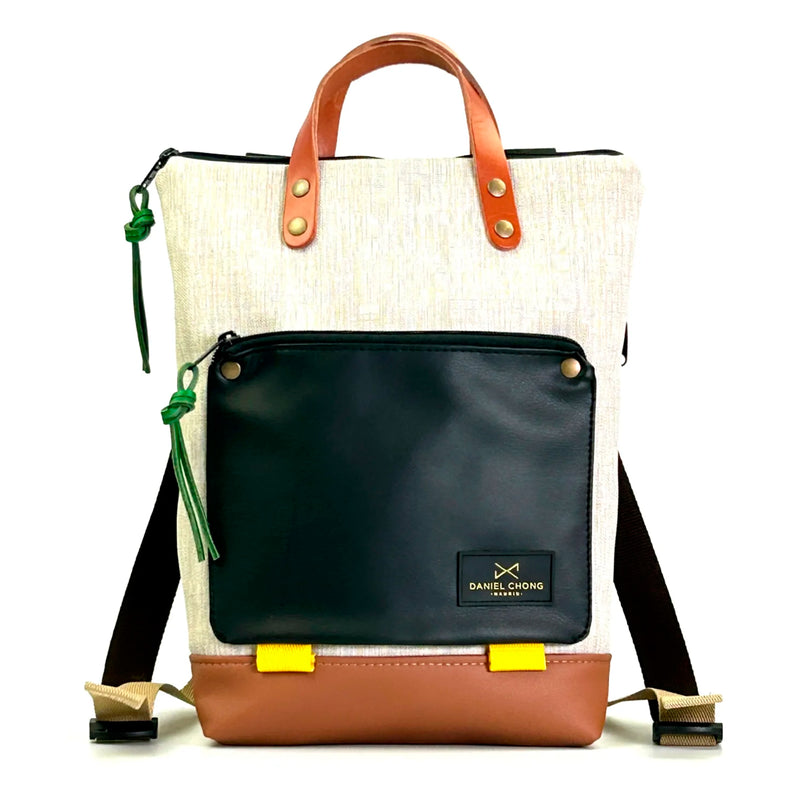 Mochila Mini Book Holder Impermeable con bolsillo extra Daniel Chong - Gris con bolsillo negro