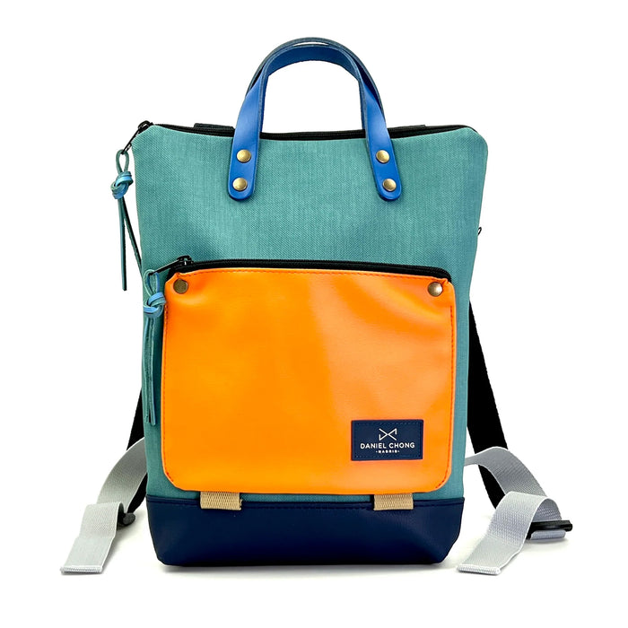 Mochila Mini Book Holder Impermeable con bolsillo extra Daniel Chong - Turquesa con bolsillo naranja