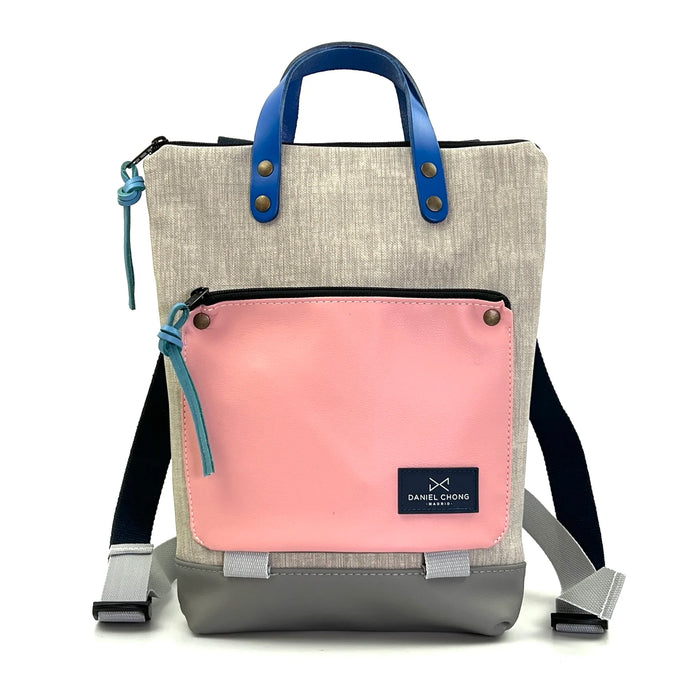 Mochila Mini Book Holder Impermeable con bolsillo extra Daniel Chong - Gris con bolsillo rosa