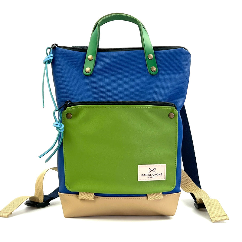 Mochila Mini Book Holder Impermeable con bolsillo extra Daniel Chong - Azul con bolsillo verde
