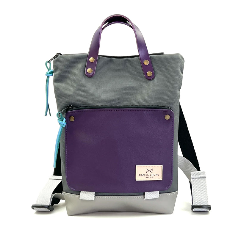 Mochila Mini Book Holder Impermeable con bolsillo extra Daniel Chong - Gris con bolsillo violeta