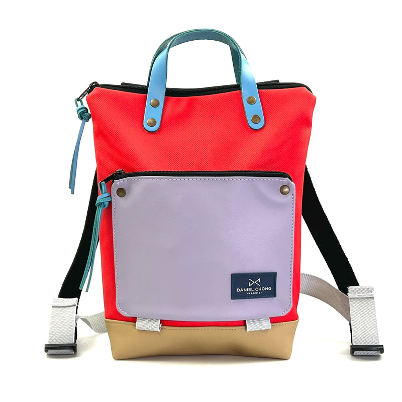 Mochila Mini Book Holder Impermeable con bolsillo extra Daniel Chong - Roja con bolsillo lila
