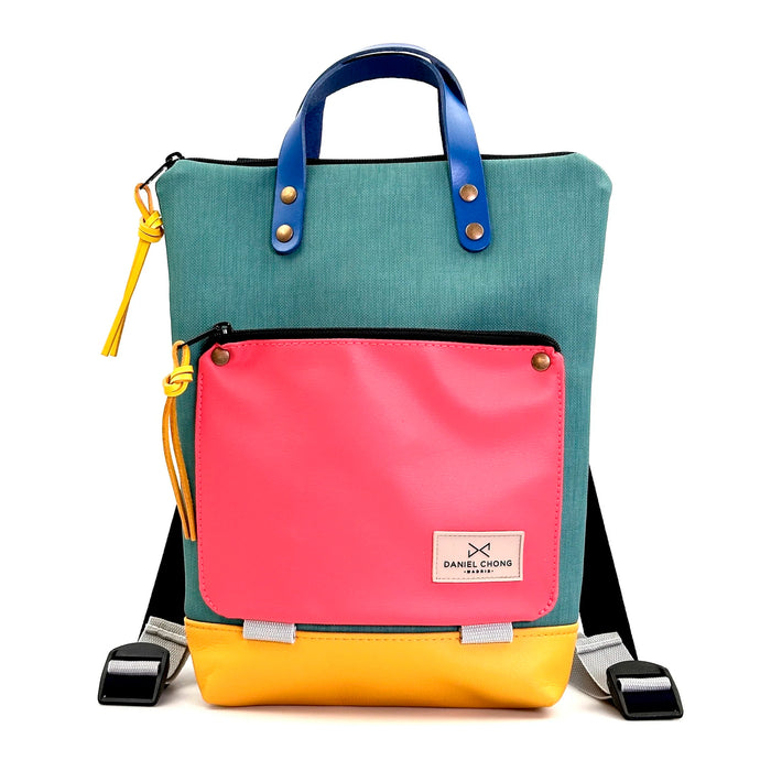 Mochila Mini Book Holder Impermeable con bolsillo extra Daniel Chong - Turquesa con bolsillo fucsia