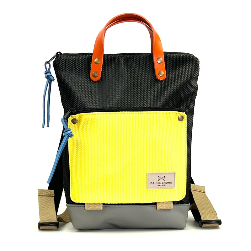 Mochila Mini Book Holder Zafiro con bolsillo extra Daniel Chong - Negra con bolsillo amarillo