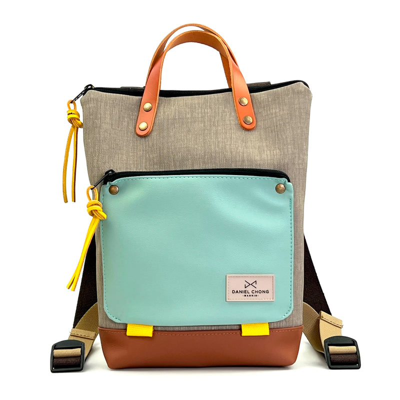 Mochila Mini Book Holder Impermeable con bolsillo extra Daniel Chong - Gris con bolsillo menta
