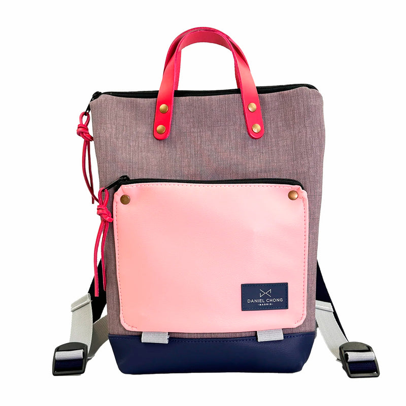 Mochila Mini Book Holder Impermeable con bolsillo extra Daniel Chong - Gris con bolsillo rosa