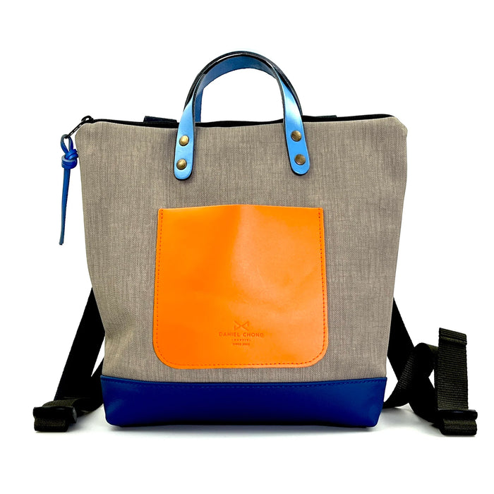 Mochila Mini Cuadrada Impermeable con bolsillo extra Daniel Chong - Gris con bolsillo naranja