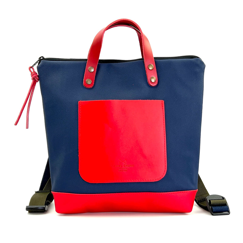 Mochila Mini Cuadrada Impermeable con bolsillo extra Daniel Chong - Azul con bolsillo rojo
