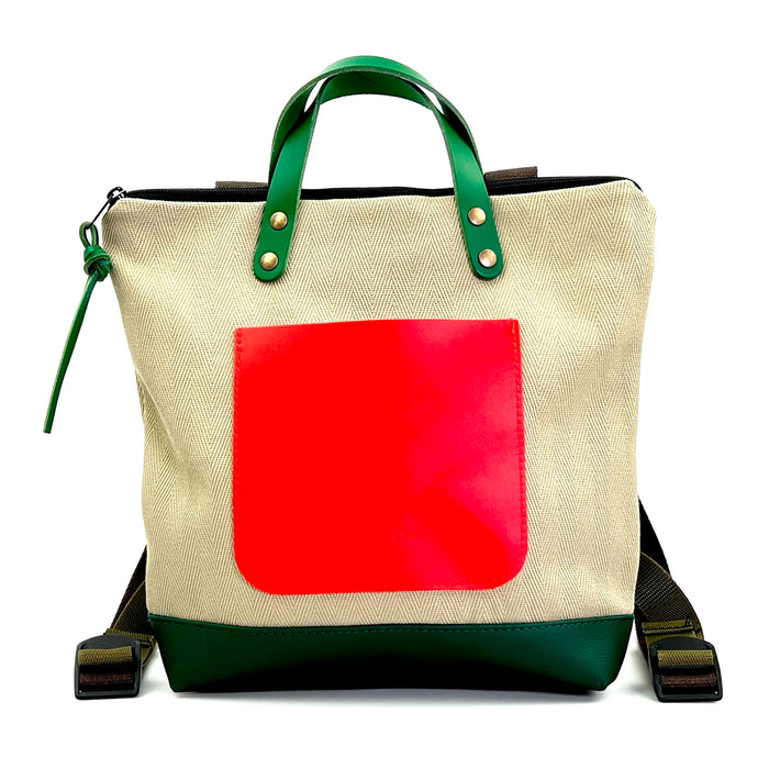 Mochila Mini Cuadrada Loneta Daniel Chong - Beige con bolsillo rojo