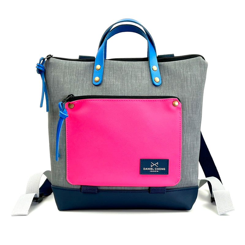 Mochila Mini Book Holder Cuadrada Impermeable con bolsillo extra Daniel Chong - Gris con bolsillo fucsia