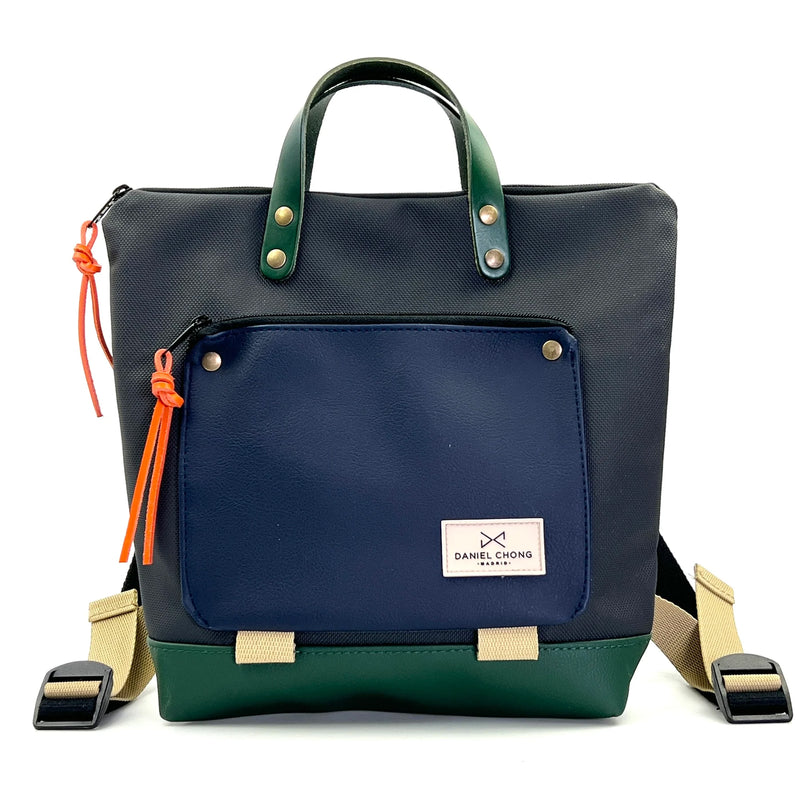 Mochila Mini Book Holder Cuadrada Impermeable con bolsillo extra Daniel Chong - Negra con bolsillo azul