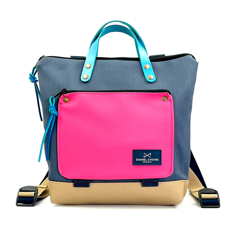Mochila Mini Book Holder Cuadrada Impermeable con bolsillo extra Daniel Chong - Azul con bolsillo fucsia