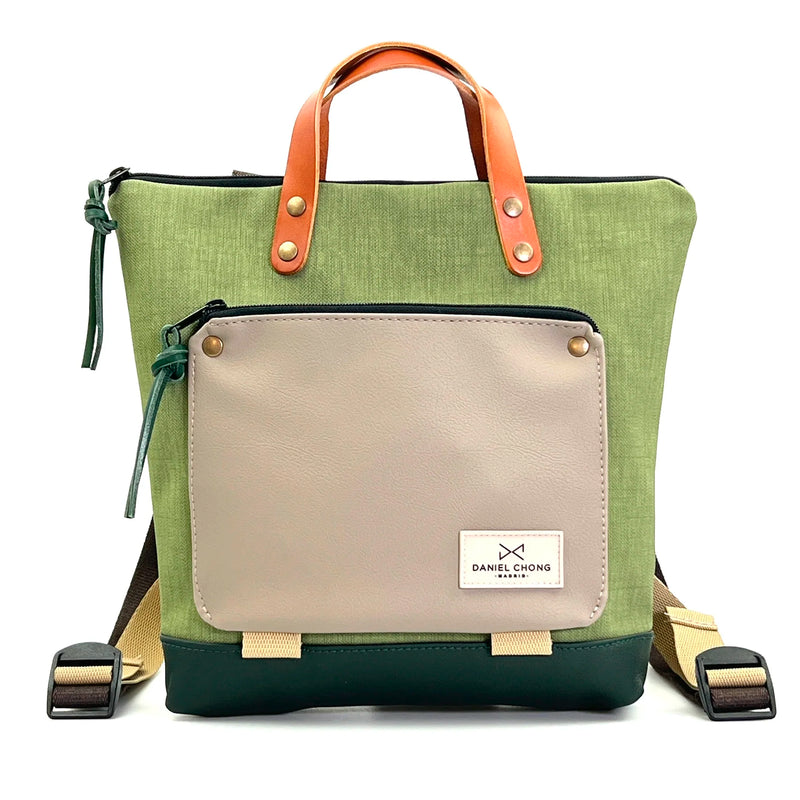 Mochila Mini Book Holder Cuadrada Impermeable con bolsillo extra Daniel Chong - Verde con bolsillo beige