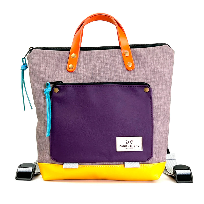 Mochila Mini Book Holder Cuadrada Impermeable con bolsillo extra Daniel Chong - Gris con bolsillo violeta