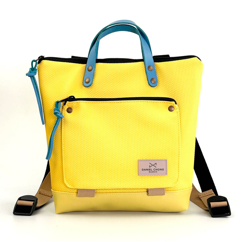 Mochila Mini Book Holder Cuadrada Zafiro con bolsillo extra Daniel Chong - Amarillo