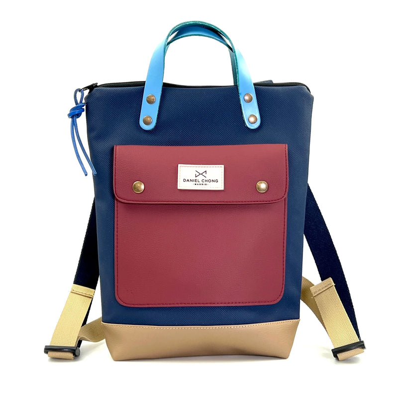 Mochila Mini Solapa con bolsillo extra Daniel Chong - Azul con bolsillo color vino