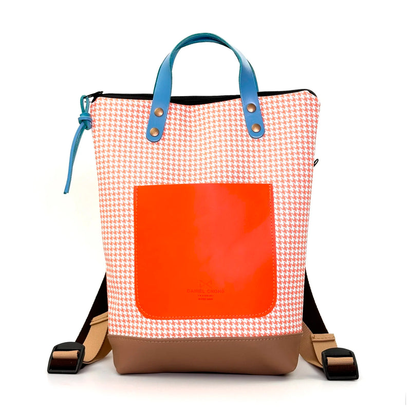 Mochila Mini Impermeable con bolsillo extra Daniel Chong - Pata de gallo con bolsillo naranja